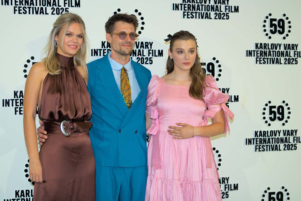 （左から）映画『ブロークン・ヴォイス』に出演するマヤ・キンテラ、ユライ・ロイ、カテジナ・ファルブロヴァー